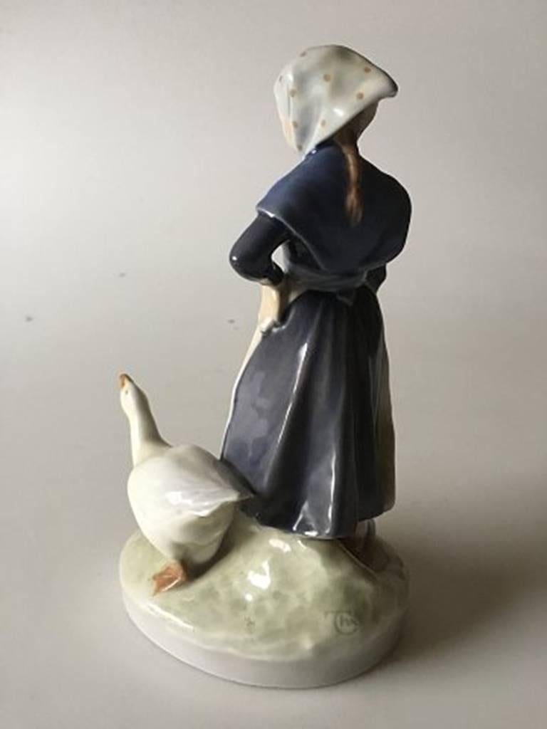 Royal Copenhagen figurine goose girl #528. Measures 19 cm and is in good condition. Designer Christian Thomsen.