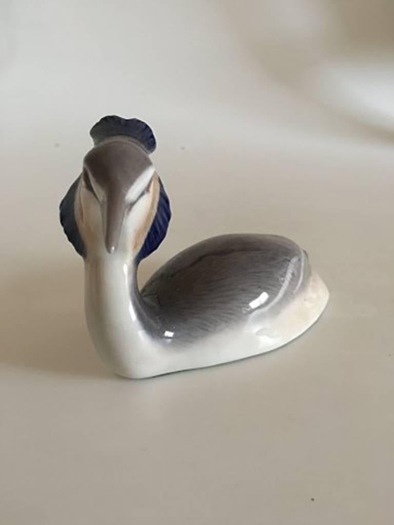 Royal Copenhagen figurine grebe #3263. Measures 10 cm x 17 cm and is in good condition. Designed by Platen Hallermundt.