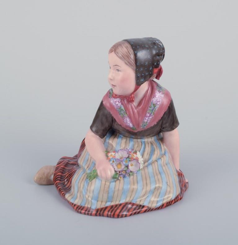 Danese Royal Copenhagen, statuetta di una ragazza in abito regionale delle Isole Faroe in vendita
