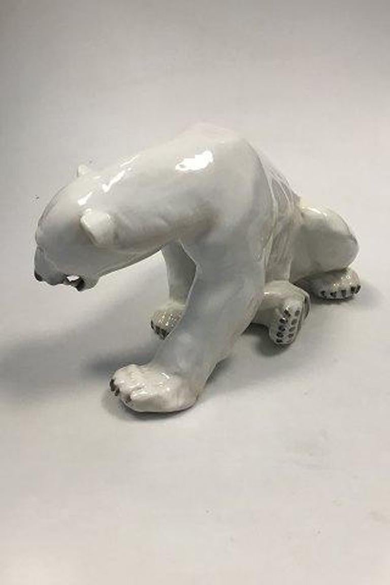 Royal Copenhagen Figurine of Polar Bea No 433. Designed by Knud Kyhn. 

Measures approx. 38 cm / 14 61/64 in.

Workers sort, but super condition.
 