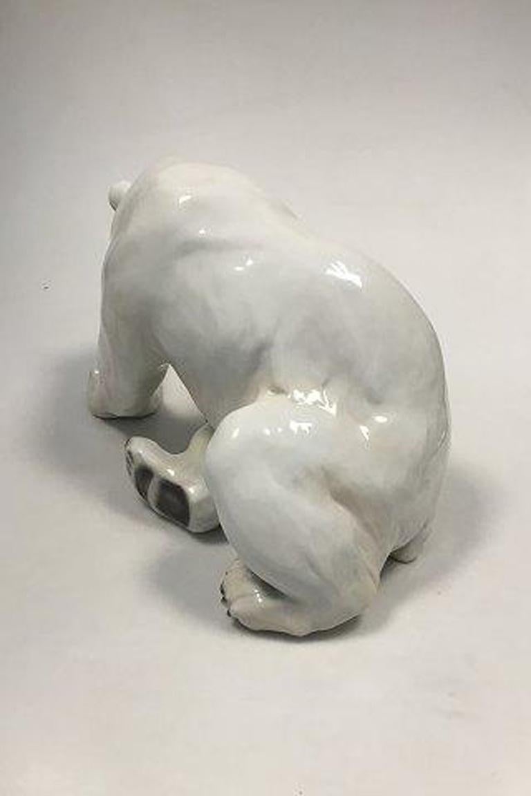 20th Century Royal Copenhagen Figurine of Polar Bea No 433  For Sale