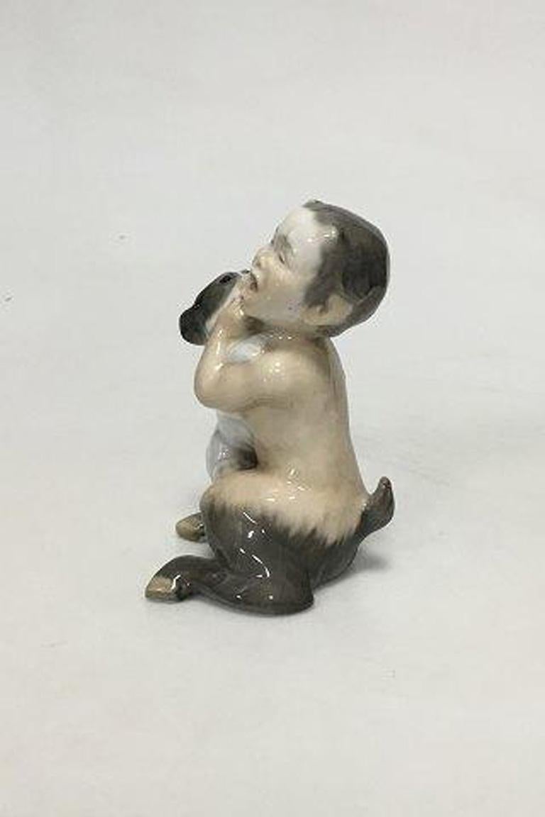 Royal Copenhagen figurine og faun with dog no 2823. 

3rd Quality. 

Measures 14.5 cm / 5 45/64 in.