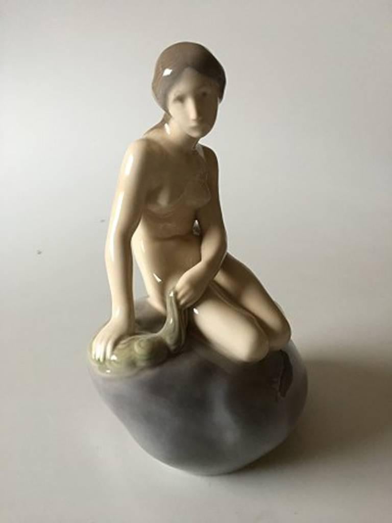Royal Copenhagen figurine the little mermaid #4431. Measures 22cm and is in good condition.