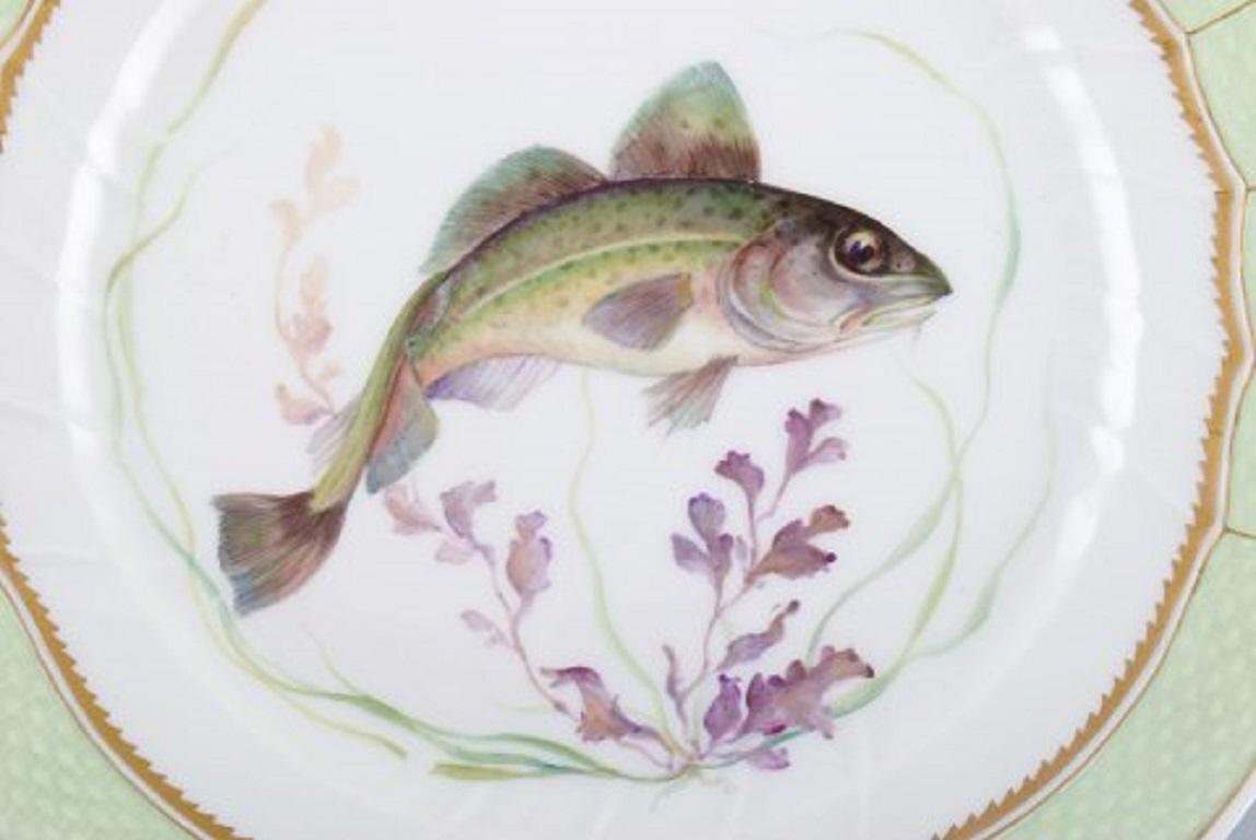 Royal Copenhagen fish plate with a green edge, gold decoration and fish motif. Model 919/1710.
Diameter 25 cm.
1st factory quality.
In excellent condition.
Stamped.
 