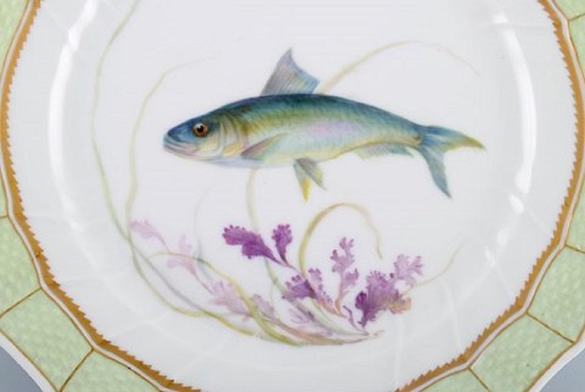 Royal Copenhagen fish plate with a green edge, gold decoration and fish motif. Model 919/1710.
Diameter 25 cm.
1st factory quality.
In excellent condition.
Stamped.