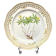 Plato «Flora Danica» de Royal Copenhagen, 23 cm, Anemone ranunculoides L, con borde dorado