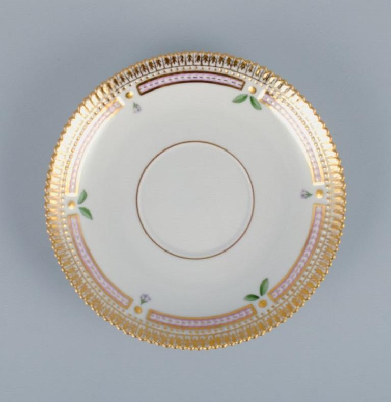 bouillon cups and saucers