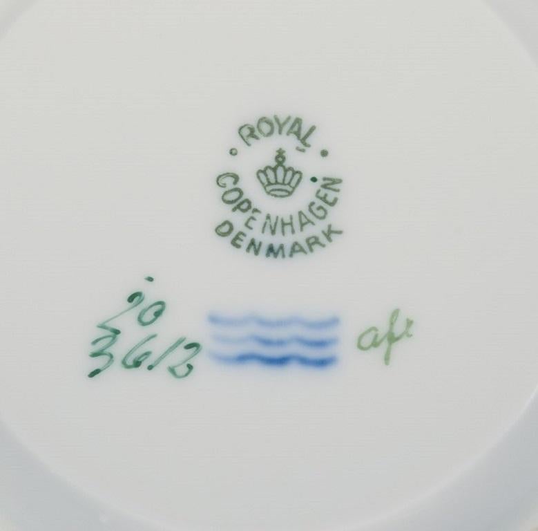 Royal Copenhagen Flora Danica Bouillon-Tasse mit Untertasse aus handbemaltem Porzellan (Handbemalt)