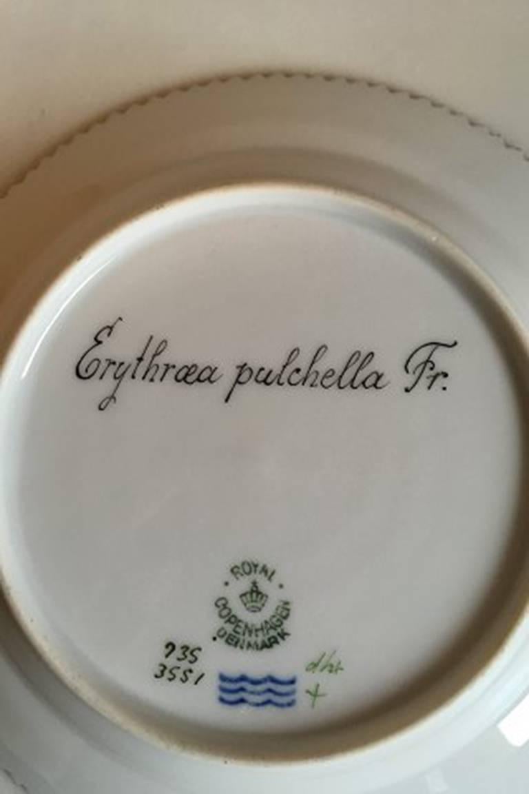 Royal Copenhagen Flora Danica cake plate #735/3551. 
Latin name: Erythraea pulchella Fr.
Measures: 17 cm / 6 11/16 in. 2nd quality.