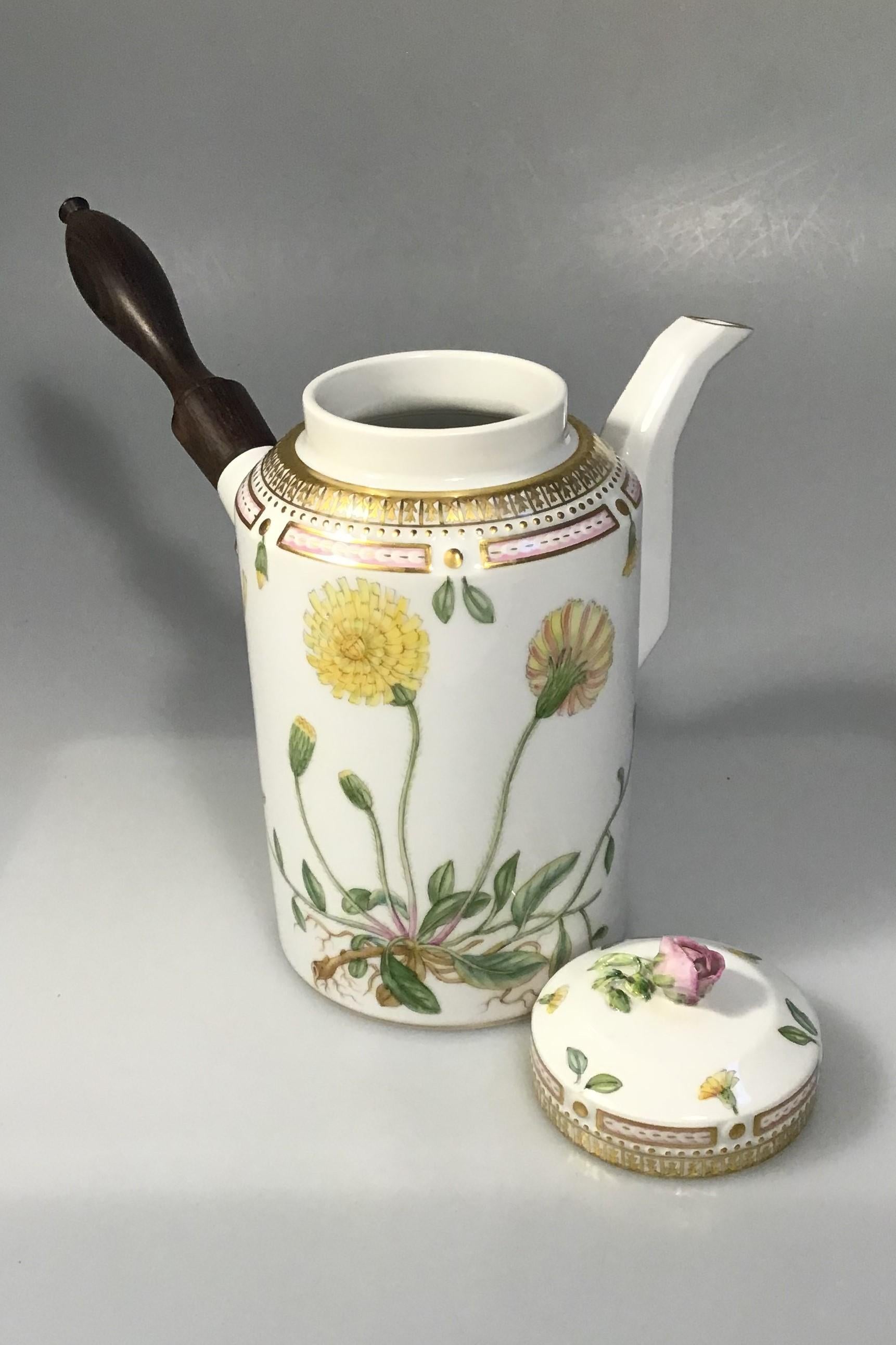 Royal Copenhagen Flora Danica coffee pot no 128 (3620) 

Latin name: Hieracium Pilosella L(Mouse-ear hawkweed)
1st quality holds 6 cups wooden handle 
Measures: H 17.5 cm (6 57/64 in).
