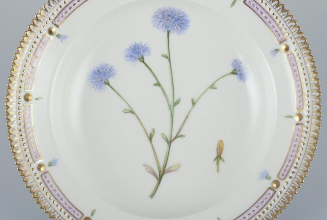 Dipinto a mano Royal Copenhagen Flora Danica. Piatto fondo in porcellana dipinta a mano con fiori