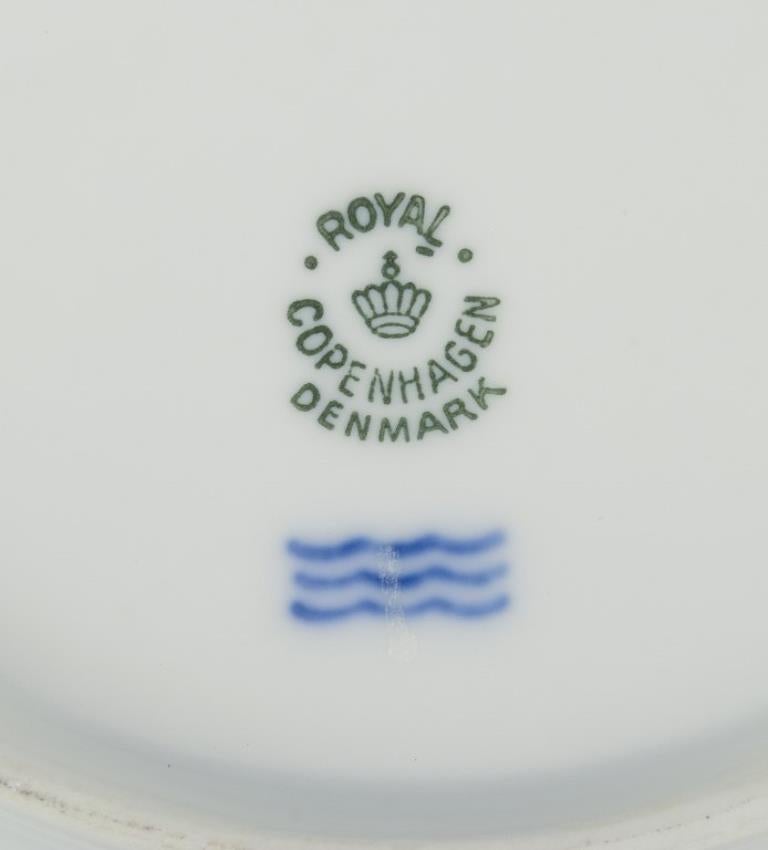 Royal Copenhagen Flora Danica. Piatto fondo in porcellana dipinta a mano con fiori 3