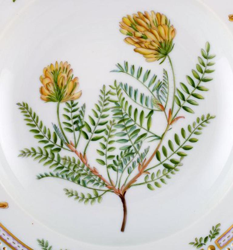 Royal Copenhagen. 'Flora Danica' deep plate of porcelain, decorated with flowers in color and gold.
Model No. 604.
Measures: Diameter 22 cm.
1st factory quality. In perfect condition.