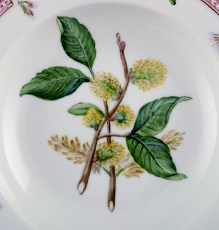 Royal Copenhagen flora Danica deep plate / soup plate.
Hand painted in highest quality.
Measures: 25 x 5 cm.
1st. factory quality, in perfect condition.