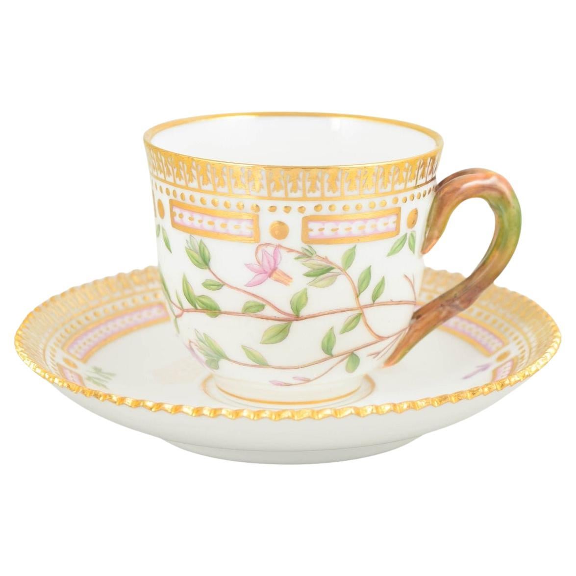 Königliches Kopenhagen. Flora Danica Mokkatasse mit Untertasse aus Porzellan. 1960s