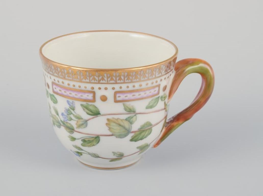 Royal Copenhagen Flora Danica demitasse cup with saucer. in porcelain.
Hand-painted.
Model: 20/3618.
Dating: 1980-1984.
First factory quality.
Perfect condition.
Marked.
Cup: D 6.5 cm without handle x H 5.5 cm.
Saucer: 10.5 cm.
