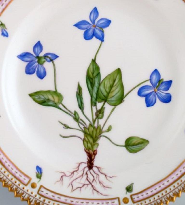 Royal Copenhagen flora danica dessert plate # 20/3551.
Measures: 17 cm.
In perfect condition.
1st. factory quality.