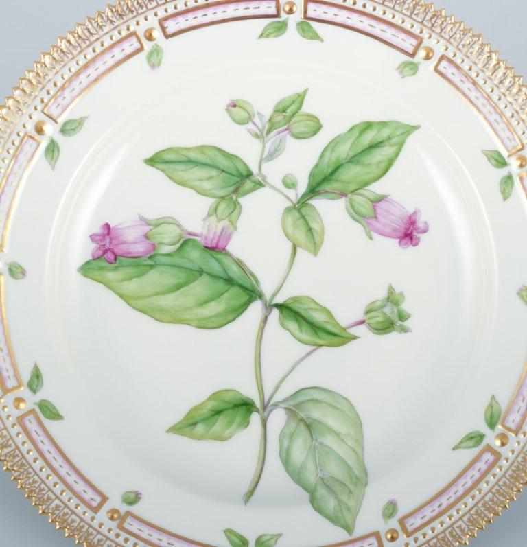 Royal Copenhagen Flora Danica dinner plate. Hand-painted.
24 karat gold leaf decoration.
Model: 20/3549.
Dated 1969-1973
First factory quality.
Marked.
In perfect condition. Appears as new.
Dimensions: Diameter 25.4 cm.