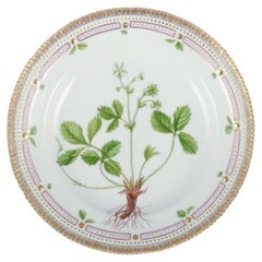 Royal Copenhagen Flora Danica dinner plate. Hand-painted.