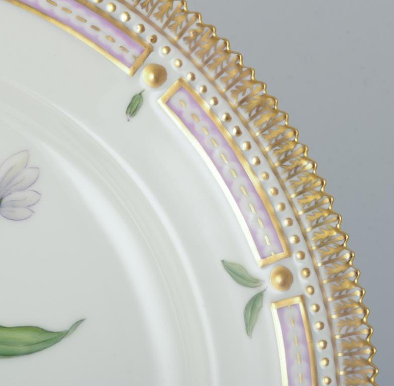 Late 20th Century Royal Copenhagen Flora Danica dinner plate in hand-painted porcelain. For Sale