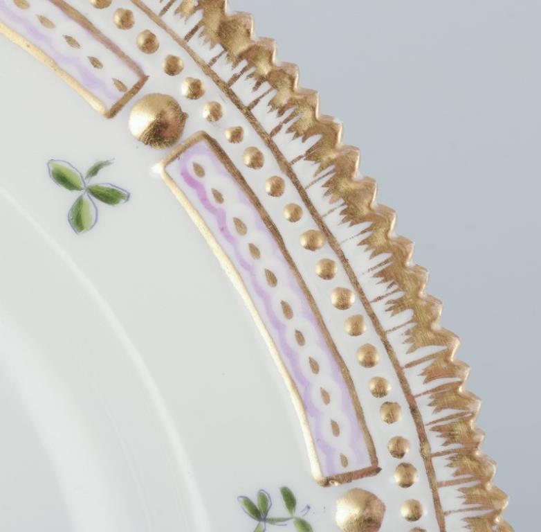Hand-Painted Royal Copenhagen Flora Danica. Dinner plate in hand-painted porcelain. From 1921