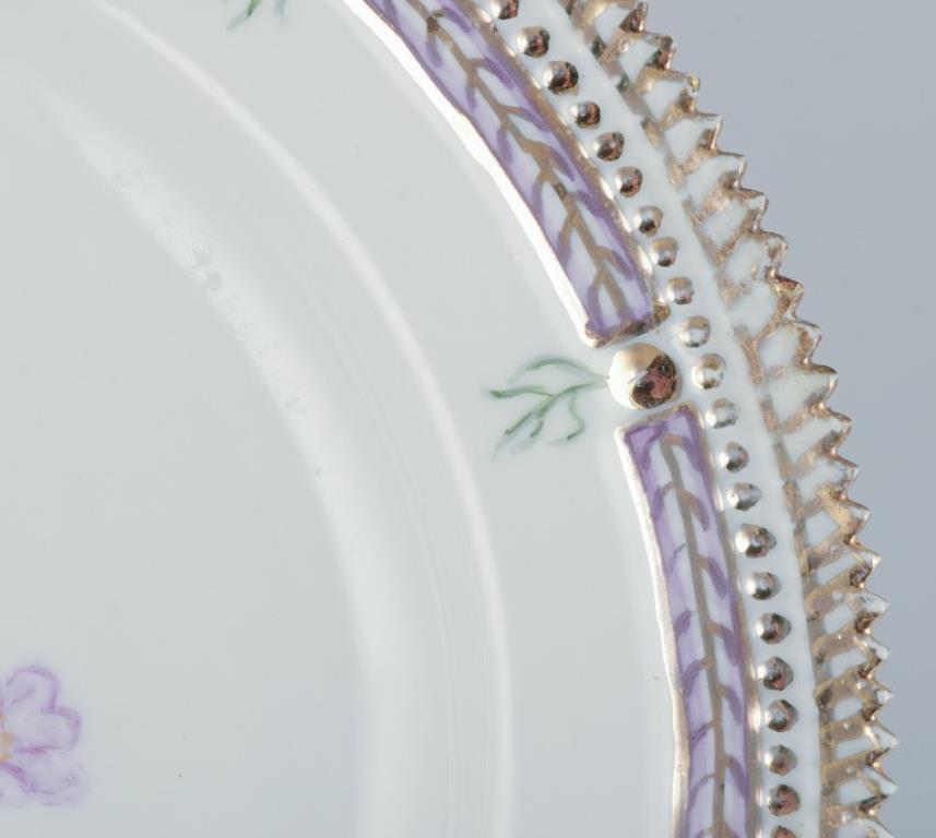 Flora Danica de Royal Copenhagen. Plato llano de porcelana, años 30/40 Pintado a mano