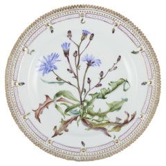 Royal Copenhagen Flora Danica. Dinner plate in porcelain, ca. 1930