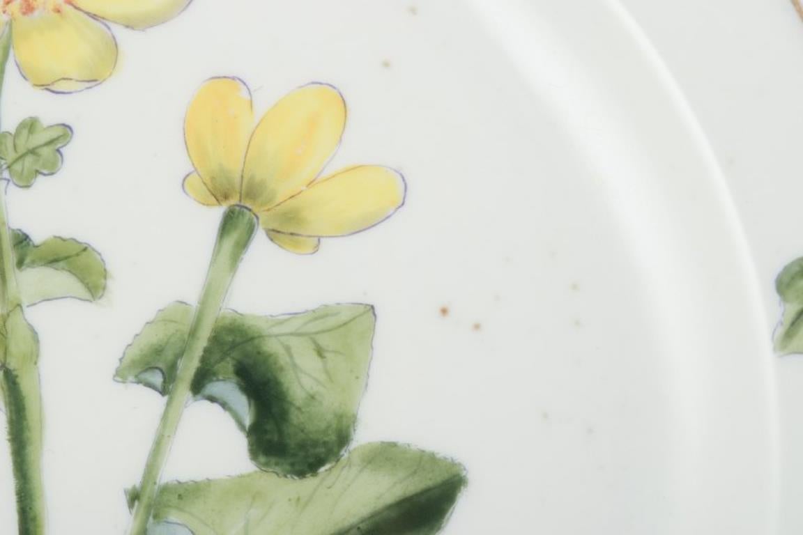 Mid-20th Century Royal Copenhagen Flora Danica. Dinner plate in porcelain, dated 1921