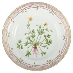 Royal Copenhagen Flora Danica dinner plate in porcelain.