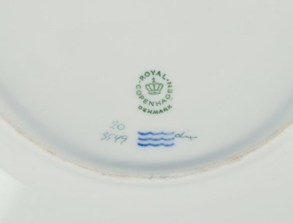 Royal Copenhagen Flora Danica dinner plate in porcelain. Hand-painted 2