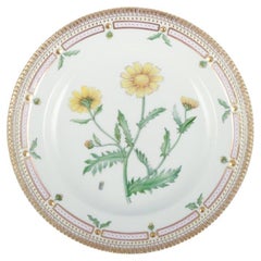 Royal Copenhagen Flora Danica dinner plate in porcelain. Hand-painted