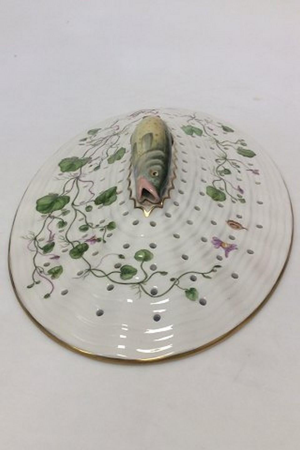 Neoclassical Royal Copenhagen Flora Danica Fish Drainer for Platter No 20/3522 For Sale