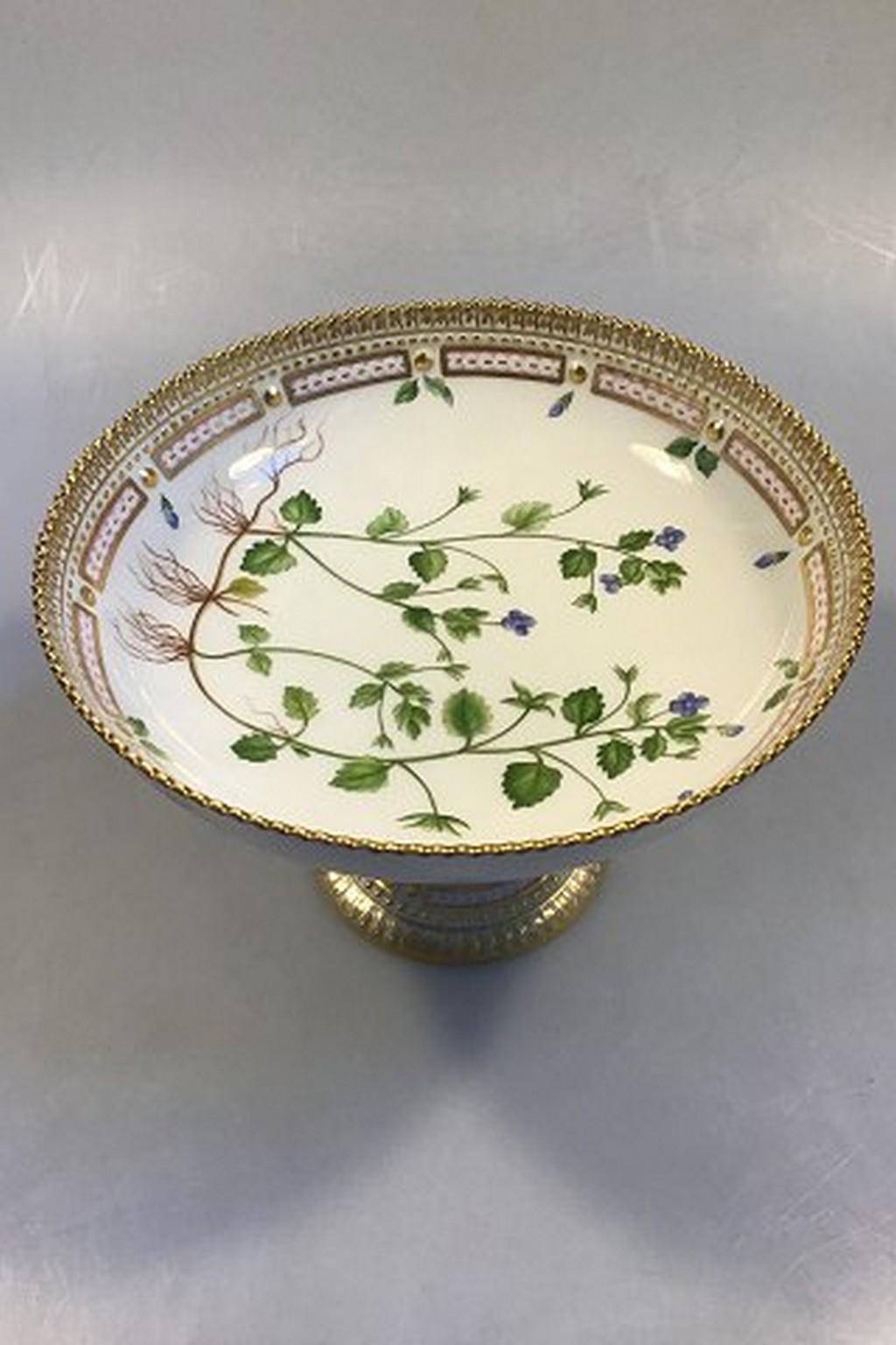 Royal Copenhagen Flora Danica footed bowl no 3588. Measures Height 14.5 cm (5.70 in) and 21 cm(8.26 in) diameter.
Latin Name Veronica persica Poir (Birdeye speedwell).