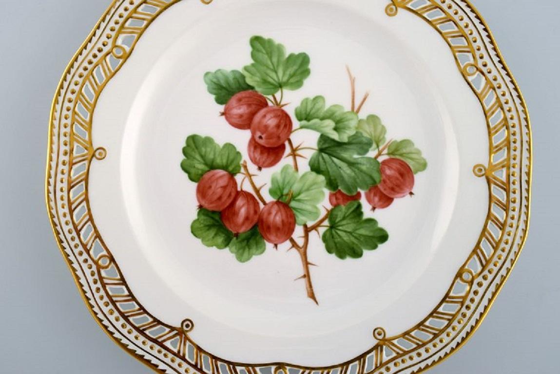 Royal Copenhagen Flora Danica fruit plate in openwork porcelain with hand-painted berries and gold decoration. Model number 429/3584. 
Dated 1963.
Measure: Diameter: 22.8 cm.
In excellent condition.
Stamped.
1st factory quality.