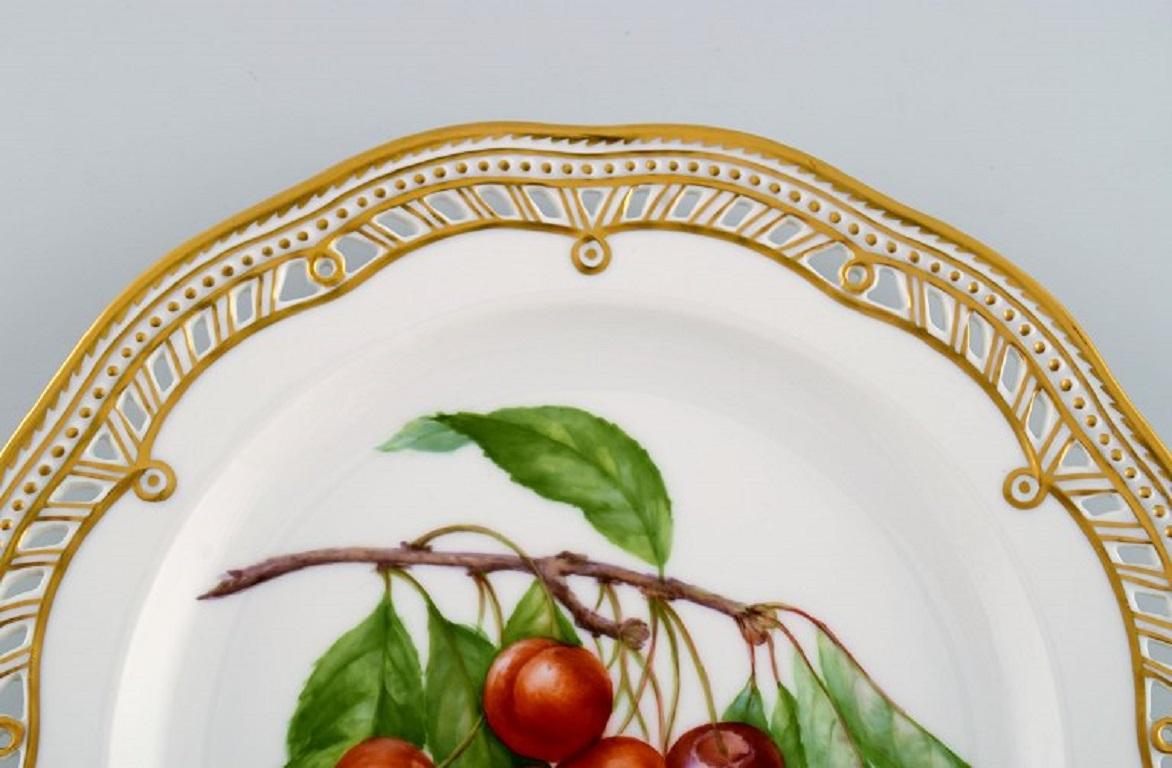 Danish Royal Copenhagen Flora Danica fruit plate in openwork porcelain. Dated 1965 For Sale