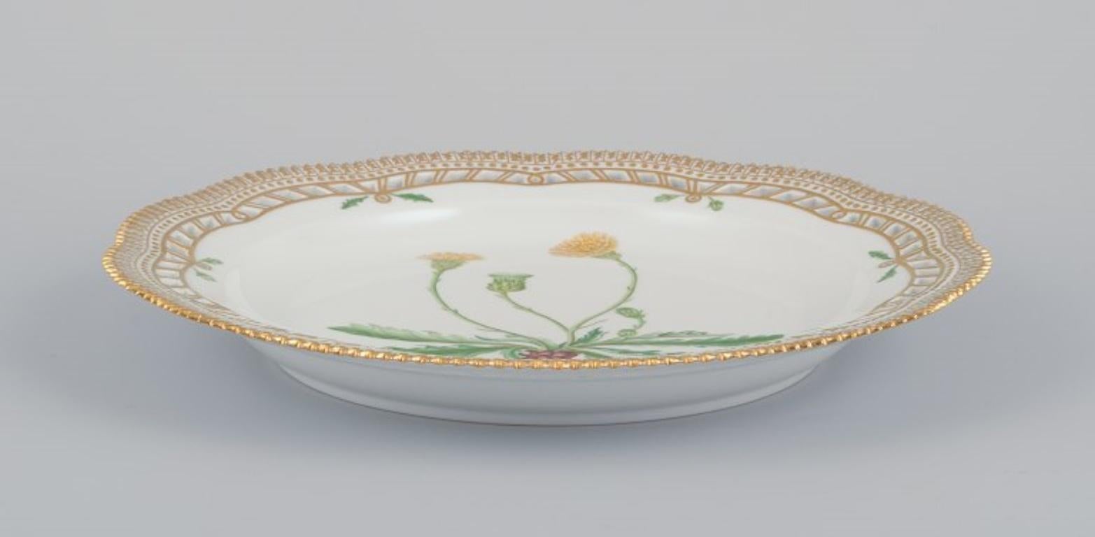 Flora Danica de Royal Copenhagen. Gran plato abierto de porcelana de encaje.
Pintado a mano con un motivo de diente de león.
Model No: 20/3527
Fechas: 1943.
Primera calidad de fábrica.
Perfecto estado.
Marcado.
Dimensiones: P 30,0 cm x A 3,8 cm.