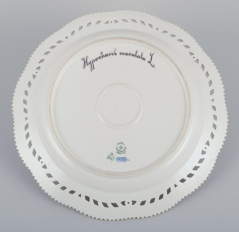 Flora Danica de Royal Copenhagen. Gran plato abierto de porcelana de encaje. Porcelana en venta
