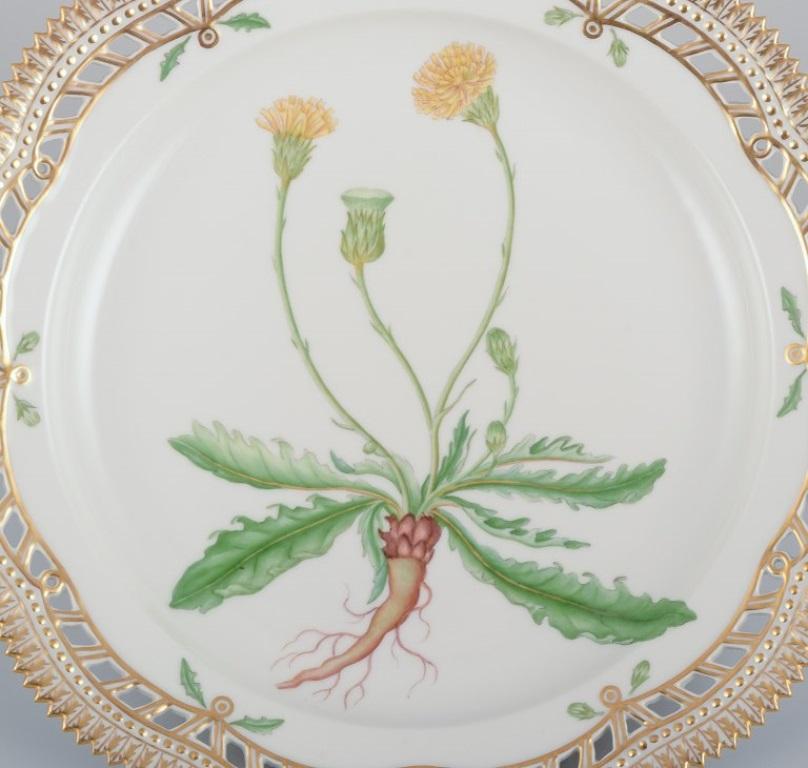 Flora Danica de Royal Copenhagen. Gran plato abierto de porcelana de encaje. en venta 3
