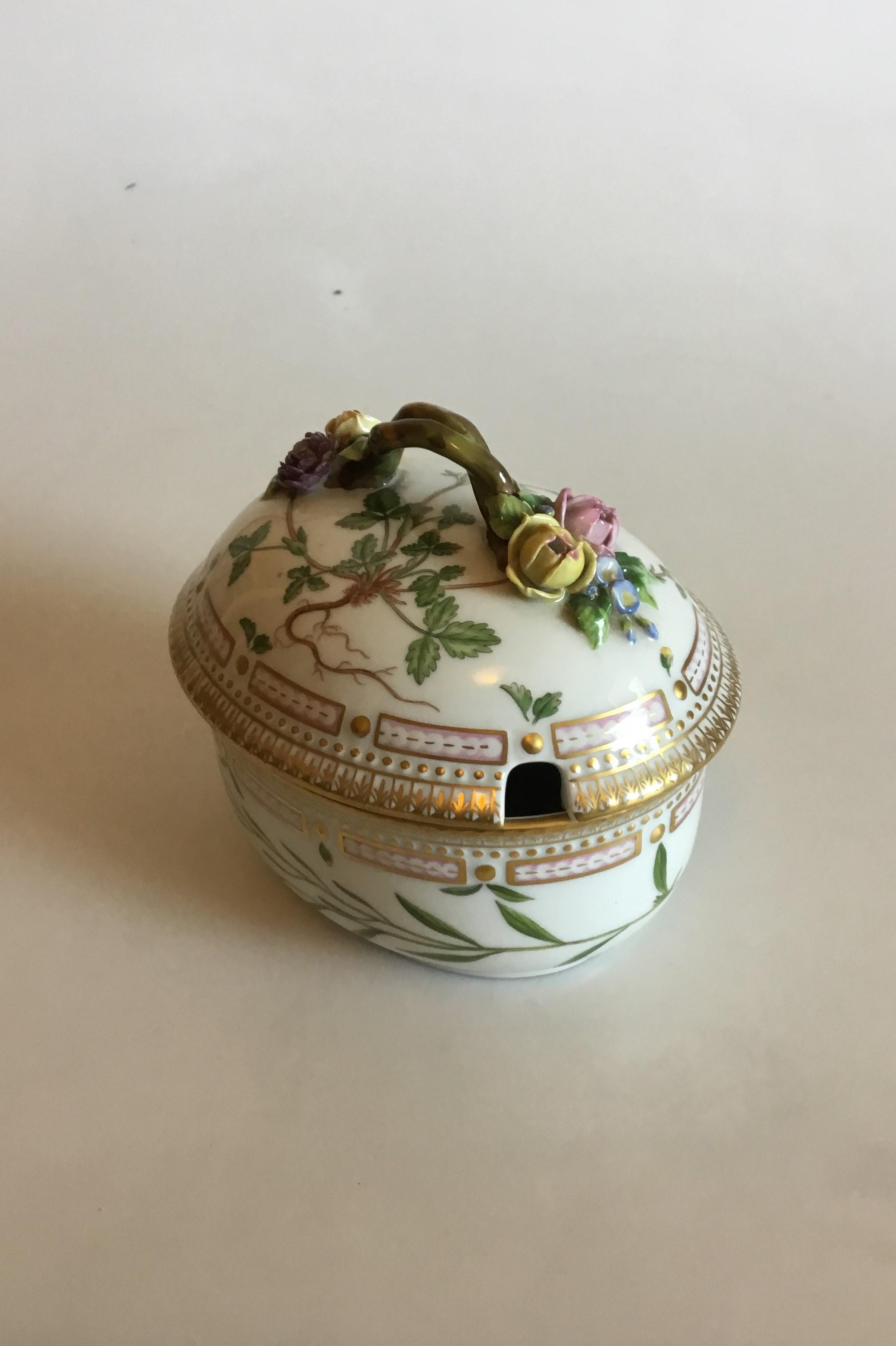 Royal Copenhagen Flora Danica large sugar bowl or little tureen No 20/3582. Measures: 16 cm / 6 19/64 in. x 14 cm / 5 33/64 in.
1st quality.
Latin Name: 
