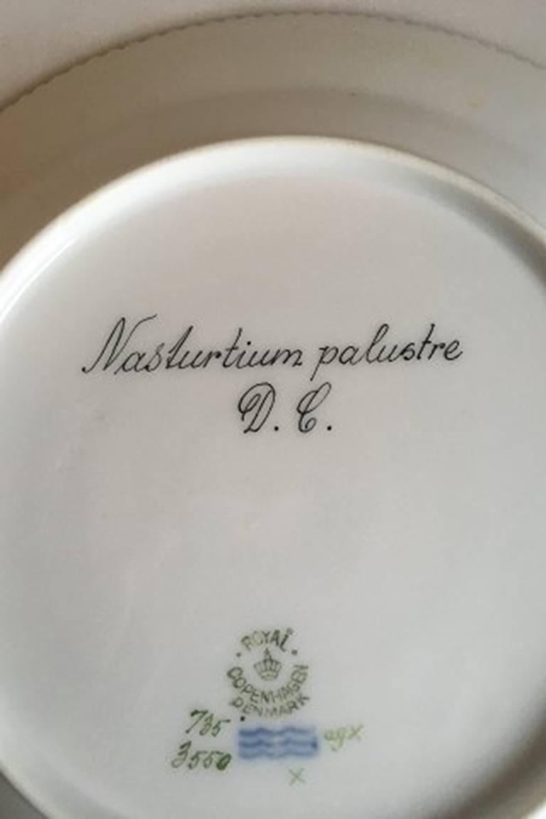 Royal Copenhagen Flora Danica lunch plate #735/3550. Latin name: Nasturtium palustre D. C.
Measures: 22 cm / 8 21/32 inches. 2nd quality.
