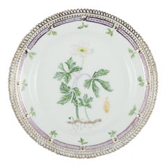 Royal Copenhagen Flora Danica. Lunch plate in hand-painted porcelain, 1949