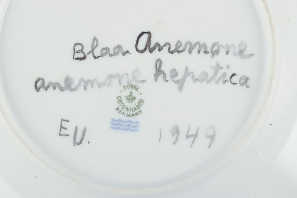 Porcelain Royal Copenhagen Flora Danica. Lunch plate in hand-painted porcelain.