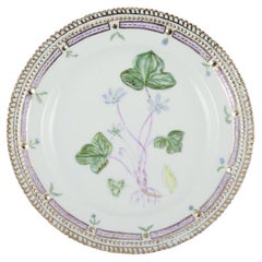 Royal Copenhagen Flora Danica Assiette de déjeuner en porcelaine peinte à la main.