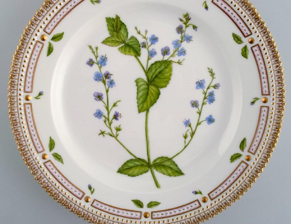 Royal Copenhagen Flora Danica lunch plate in hand-painted porcelain with flowers and gold decoration. 
Model number 20/3550.
Diameter: 22.5 cm.
In excellent condition.
1st factory quality.
Stamped.