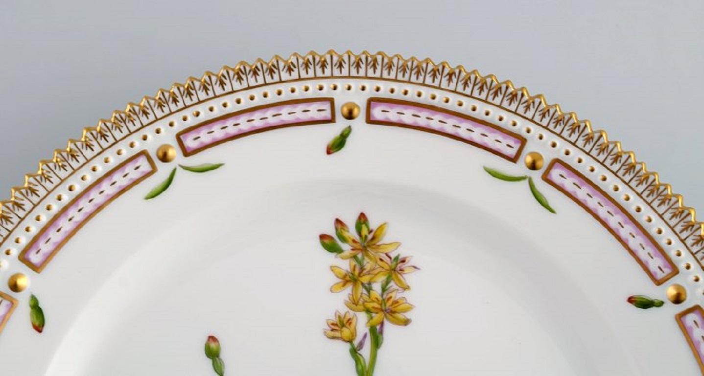 Royal Copenhagen Flora Danica- Lunch-Teller aus handbemaltem Porzellan mit Blumen (Dänisch) im Angebot