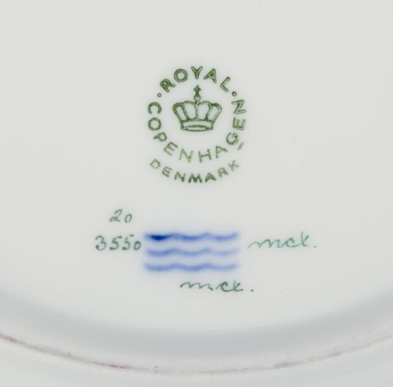 Royal Copenhagen Flora Danica lunch plate in hand-painted porcelain with flowers For Sale 1