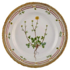 Royal Copenhagen Flora Danica, Lunchteller aus handbemaltem Porzellan mit Blumen