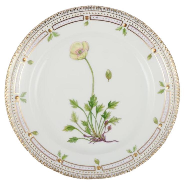 Plato de almuerzo Flora Danica de Royal Copenhagen de porcelana pintada a mano con flores