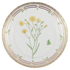 Plato de almuerzo Flora Danica de Royal Copenhagen de porcelana pintada a mano con flores