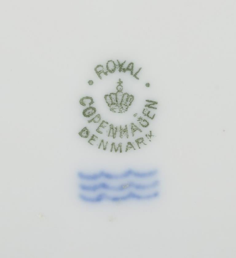 Royal Copenhagen. Plato de almuerzo Flora Danica de porcelana. Fechado en 1949 mediados del siglo XX en venta